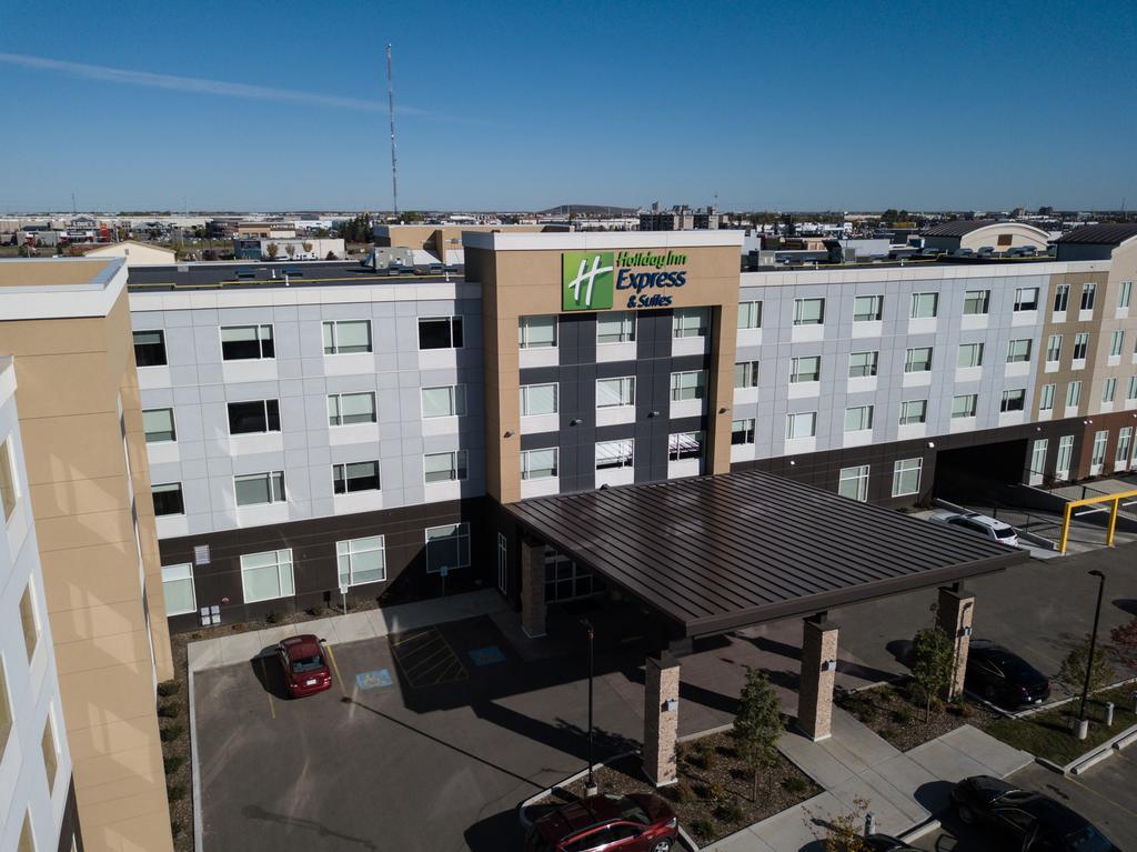 Holiday Inn Express & Suites - West Edmonton-Mall Area, An Ihg Hotel Exterior photo